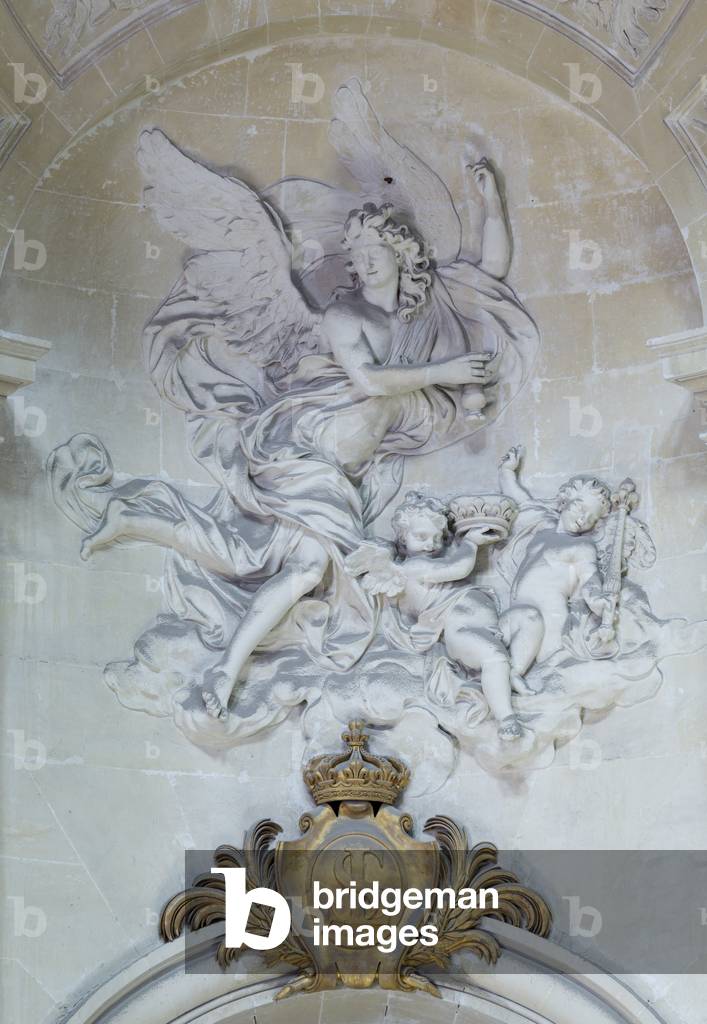 Angels holding the Saint Bulb, low relief of the Chapel Saint Gregoire, Invalides (photograph)