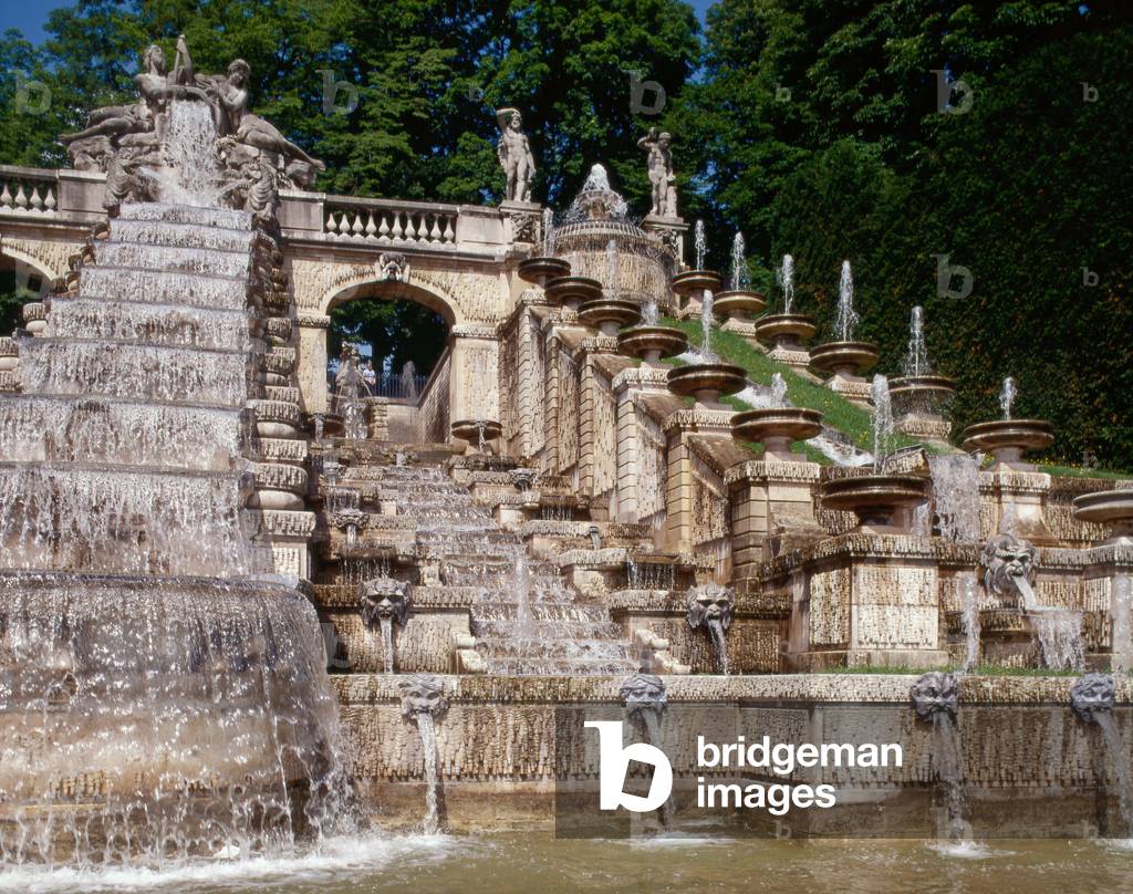 Parc de Saint-Cloud (Saint Cloud), Hauts de Seine (Hauts-de-Seine), Ile de France. Architecture by Jules Hardouin-Mansart and Antoine Le Pautre, 17th century. The castle of Saint-Cloud was burned in 1870 during the Prussian offensive. The ruins were razed in 1891. Apart from the common areas, there are still the Grande Cascade, the Grand Jet, the Basin du Fer a Horseback and other basins. The gardens would have been designed by Andre Le Notre