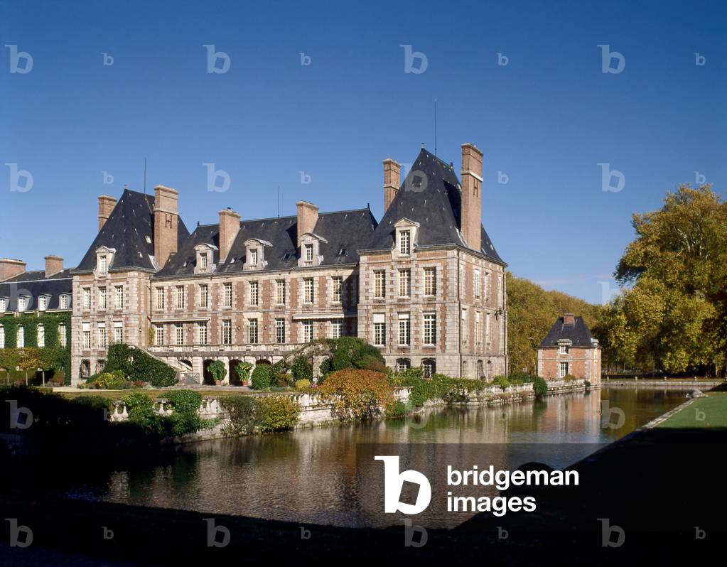 Chateau de Courances, Essonne, Ile de France (Ile-De-France). Architecture of Claude I and Claude II Gallard, 1622-1630. Garden, canals and water games redesigned in the 19th century by Achille Duchene.