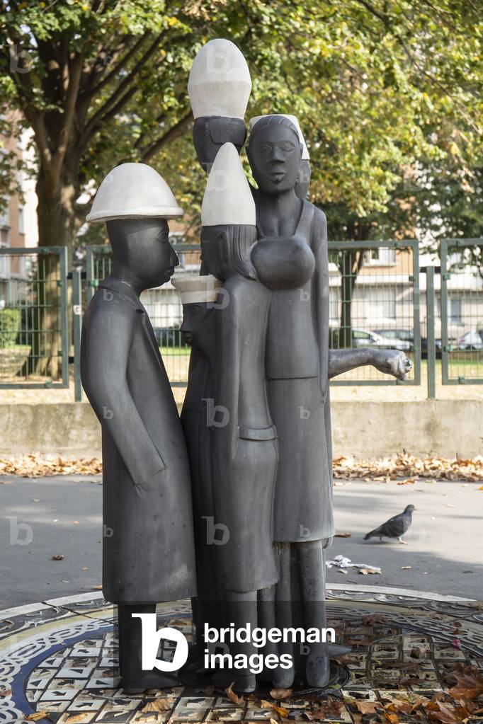 Fists of water, sculpture fountain by Pascale Marthine Tayou (2012), Paris, 2018 (photography)