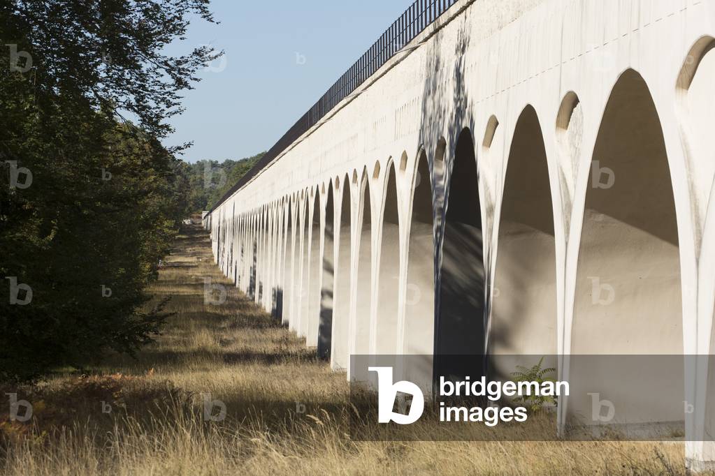 Water treatment plant, Fontainebleau, 2018 (photograph)