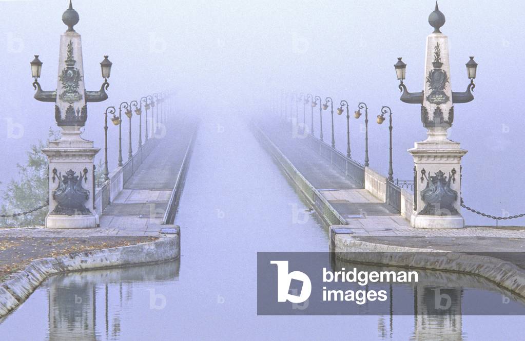 Le Pont Canal de Briare, Loiret, Centre, France. Photography 2000