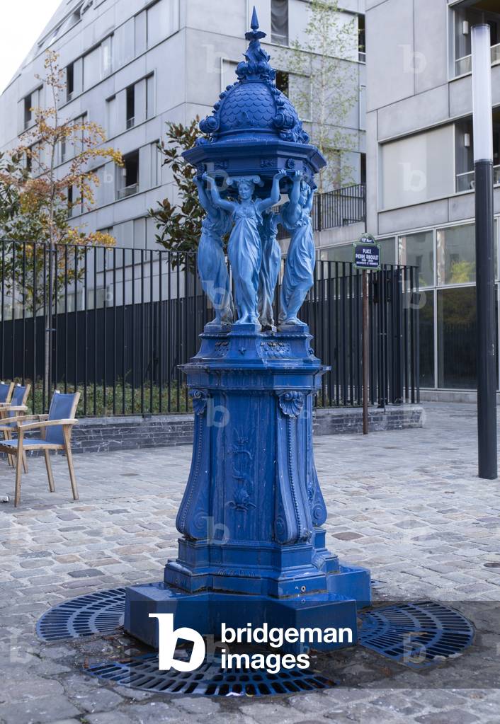 Wallace Fountain, blue colour, by C. A. Lebourg, 2018 (photograph)