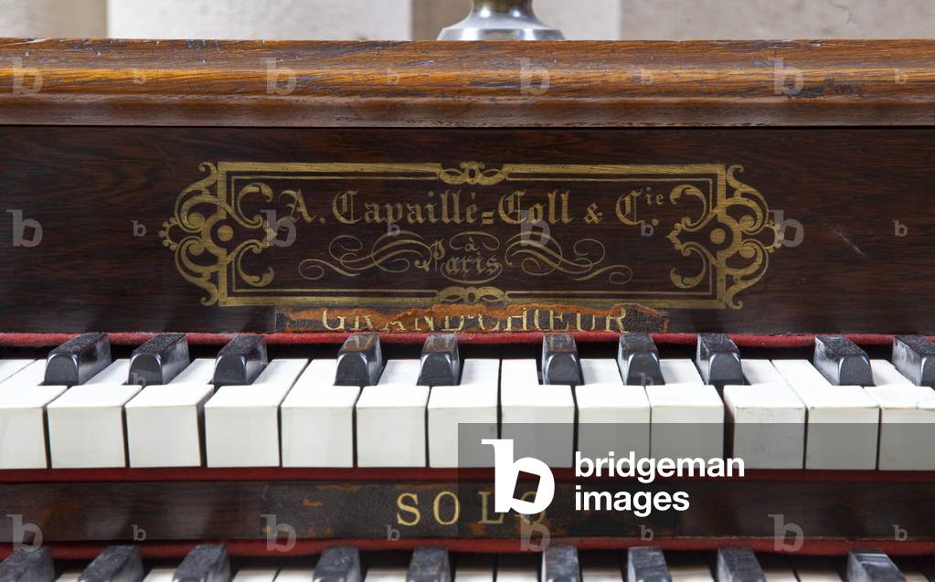 The cartridge from Aristide Cavaille-Coll's organ-making workshop is inlaid on the console. Cathedrale Notre Dame de Paris - Paris 4 - XIIIth, XIIIth, XIXth, rehabilitation by Viollet-le-Duc -