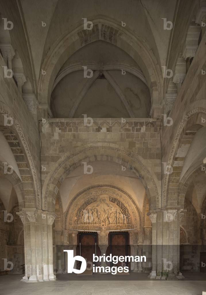 Central gate. Basilica of Saint Madeleine, Vezelay, 1120-1150 (photography)