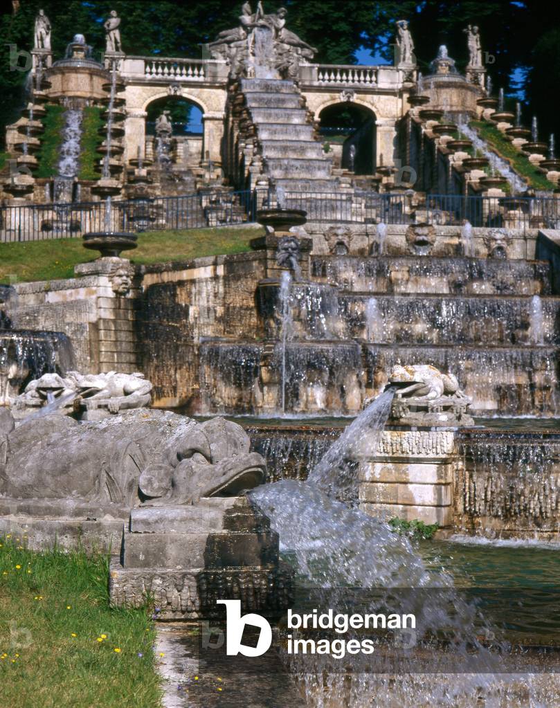 Parc de Saint-Cloud (Saint Cloud), Hauts de Seine (Hauts-de-Seine), Ile de France. Architecture by Jules Hardouin-Mansart and Antoine Le Pautre, 17th century. The castle of Saint-Cloud was burned in 1870 during the Prussian offensive. The ruins were razed in 1891. Apart from the common areas, there are still the Grande Cascade, the Grand Jet, the Basin du Fer a Horseback and other basins. The gardens would have been designed by Andre Le Notre