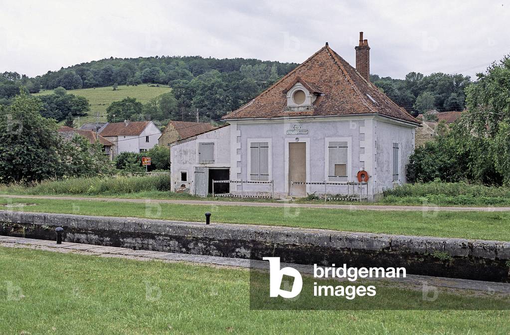Le Canal de Bourgogne, France. Photography 2003