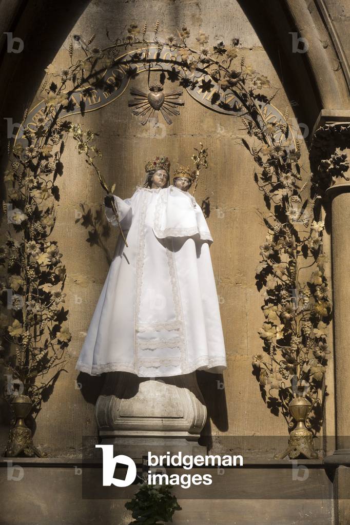 Statue of Our Lady of Good Help. St Stephen's Cathedral in Metz, 12th-15th Century (photo)