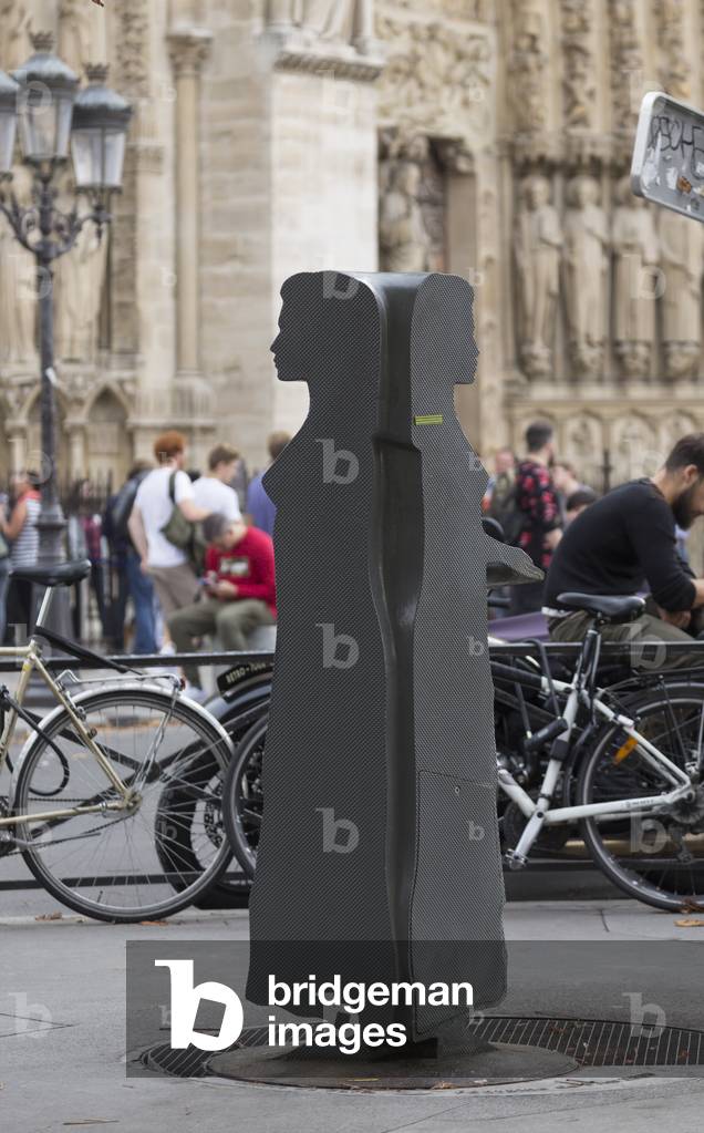 Millenaire fountain or fountain of the year 2000 or RADI fountain, Paris, 2018 (photography)