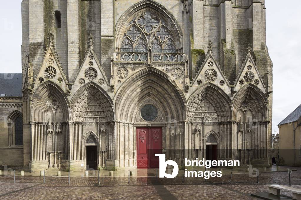 the 5 porches and the forecourt, Saint Vincent Cathedral of Bayeux