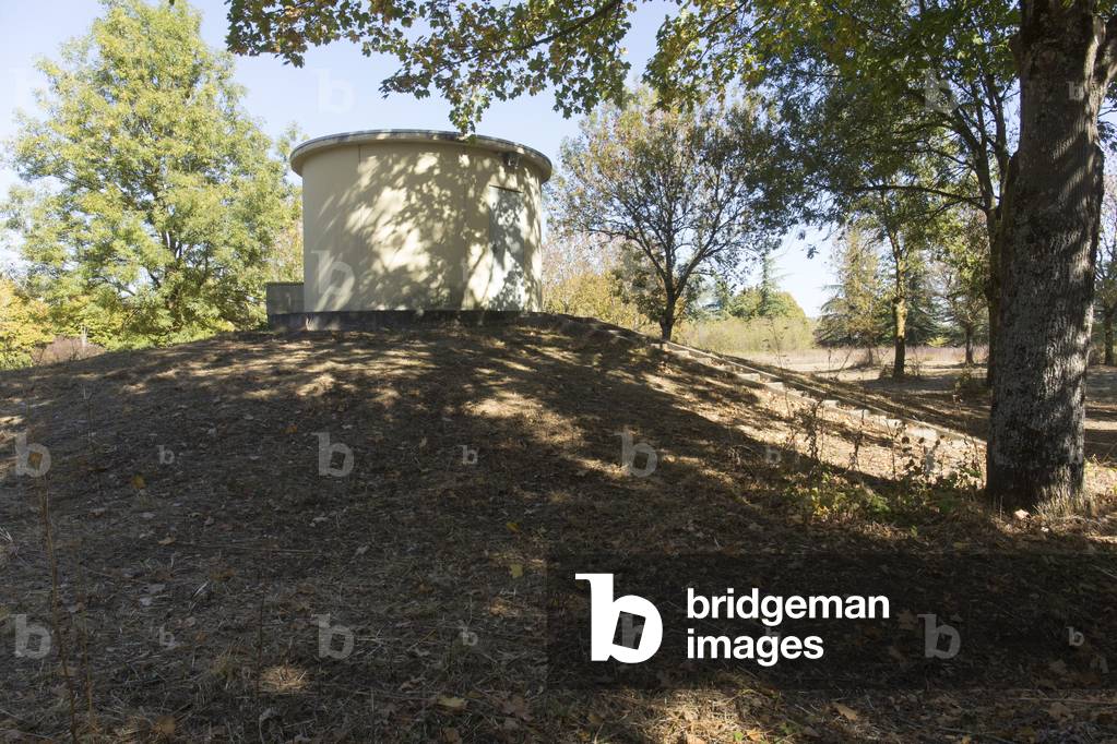 Water treatment plant, Fontainebleau, 2018 (photograph)