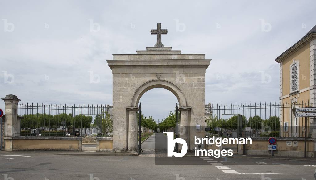 Le Mans Cemetery, 2016 (photograph)