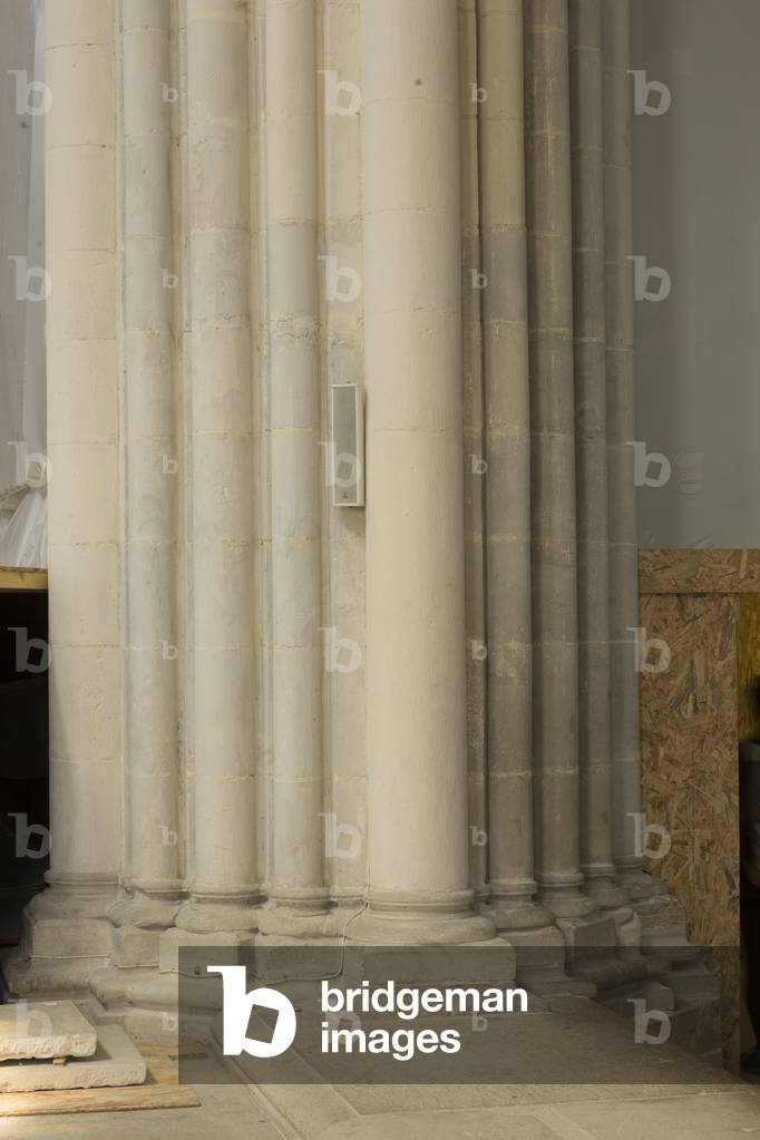 Sculpted column. Basilica, Vezelay, 1120-1150 (photography)