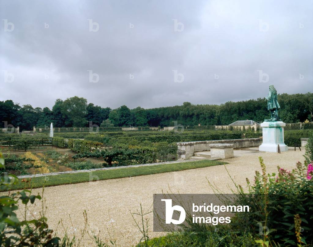 Le Potager du Roi is a historical garden created at the request of Louis XIV (1638-1715) by Jean Baptiste de la Quintinie (1624-1698) in 1678. Chateau de Versailles (Les Yvelines), 1660-1700. Gardens of Andre Le Notre (1613-1700) and principal architects: Louis Le Vau (1612-1670) and Jules Hardouin Mansart (1646-1708).