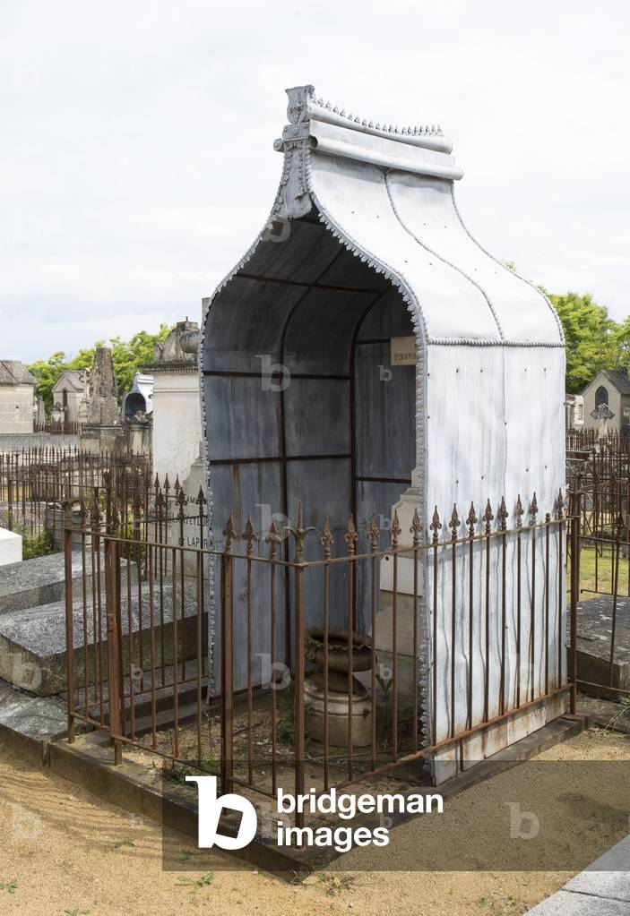 Le Mans Cemetery, 2016 (photograph)