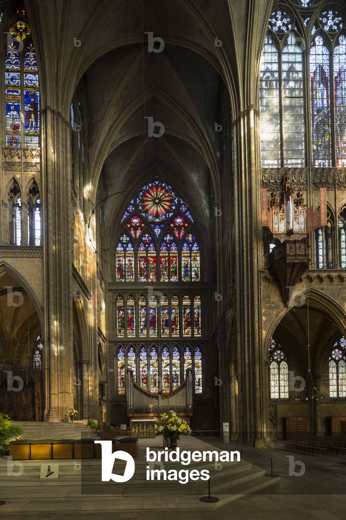 Transept. St Stephen's Cathedral in Metz, 12th-15th Century (photo)