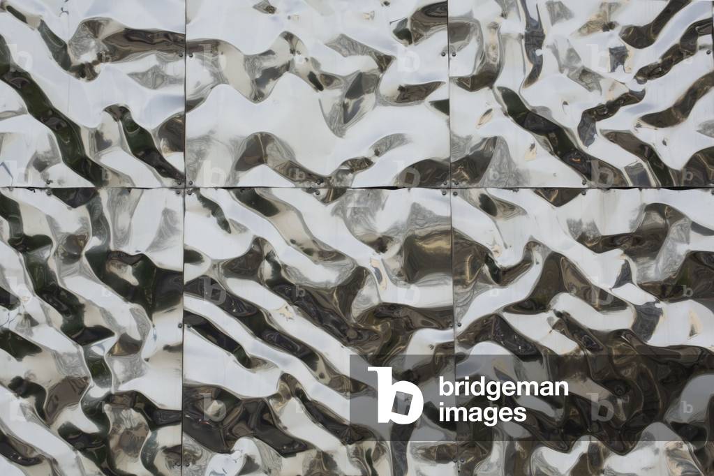 Tchaikovsky (2006) by Claude Leveque, crumpled stainless steel panels placed on the Vanne aqueduct, Paris, 2019 (photograph)