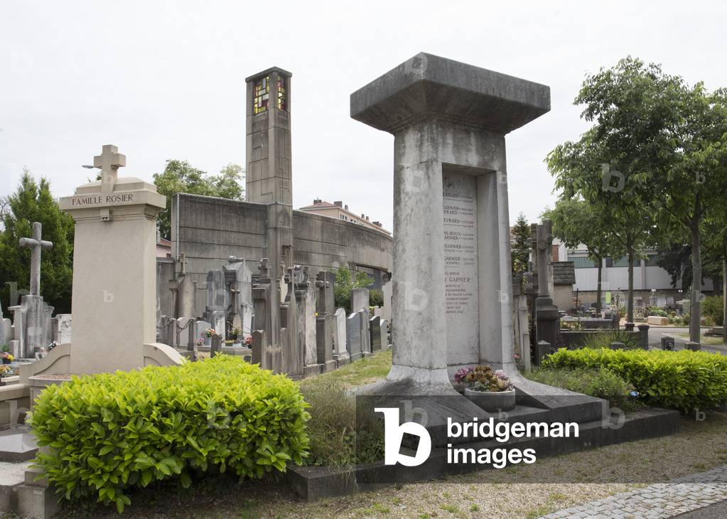 Cemetery of the Croix-Rousse, Lyon, 2016 (photograph)