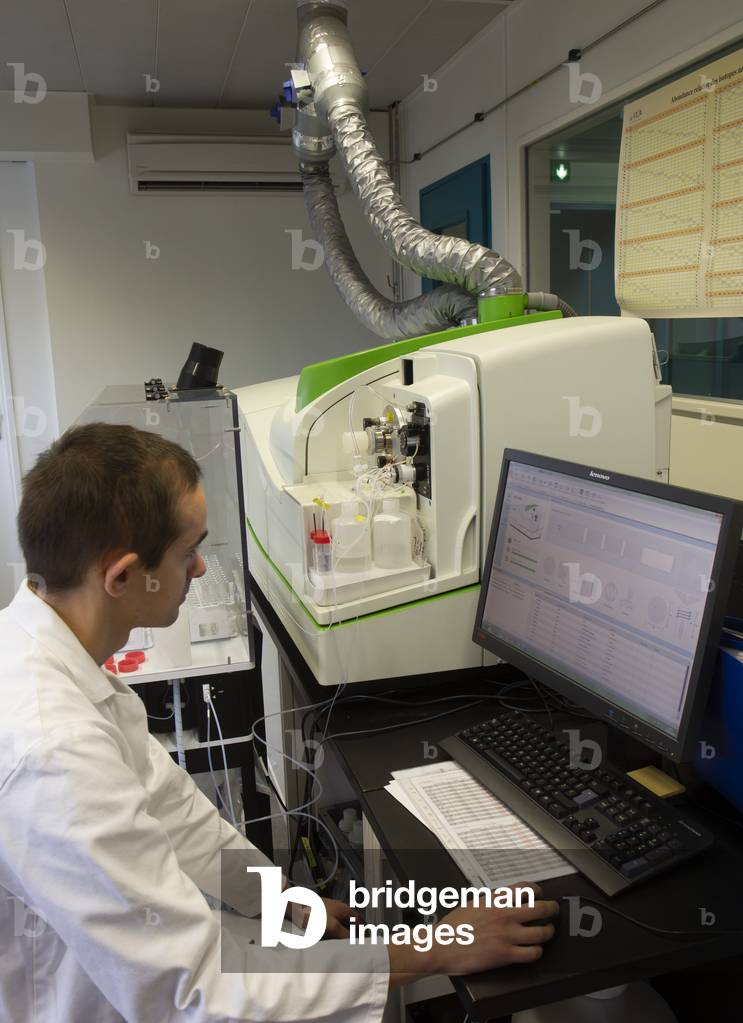 Water Quality Analysis Laboratory, Ivry, 2018 (photograph)