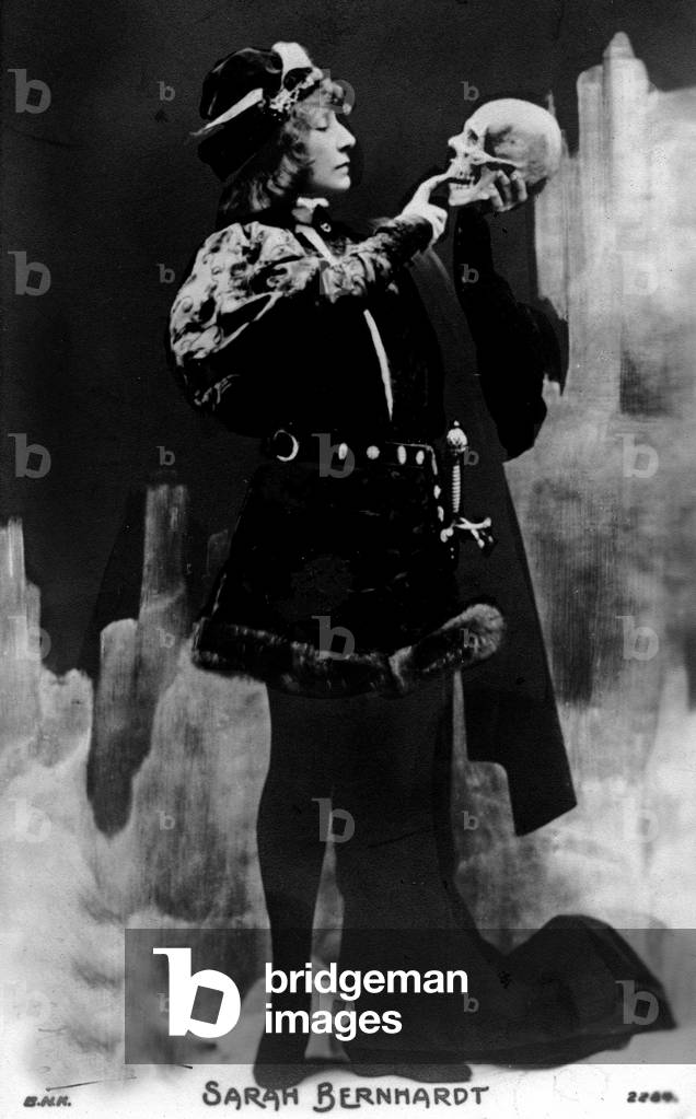 Comedian Henriette Rosine Bernard called Sarah Bernhardt (1844-1923) interpreting Hamlet by William Shakespeare. 1899. Postcard. Coll. Jaime Abecasis