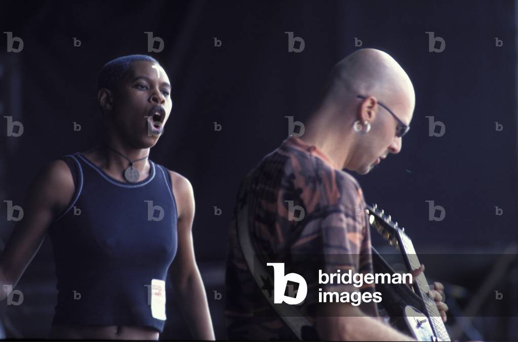 Skin, lead singer of Skunk Anansie and electric guitarist performing at Finsbury Park 1996. Rock music. Vocals.