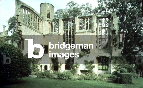 Ruins of the Castle Hall, Sudeley Castle, Winchcombe, Gloucestershire (photo)