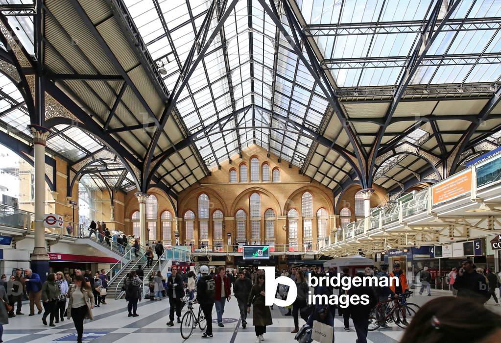 West end of station concourse, Liverpool Street Station (photo)