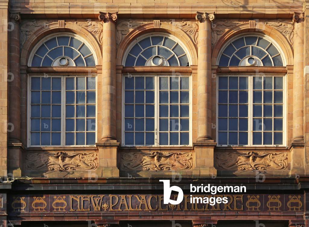 Central windows of the first floor, New Palace Theatre, Plymouth (photo)