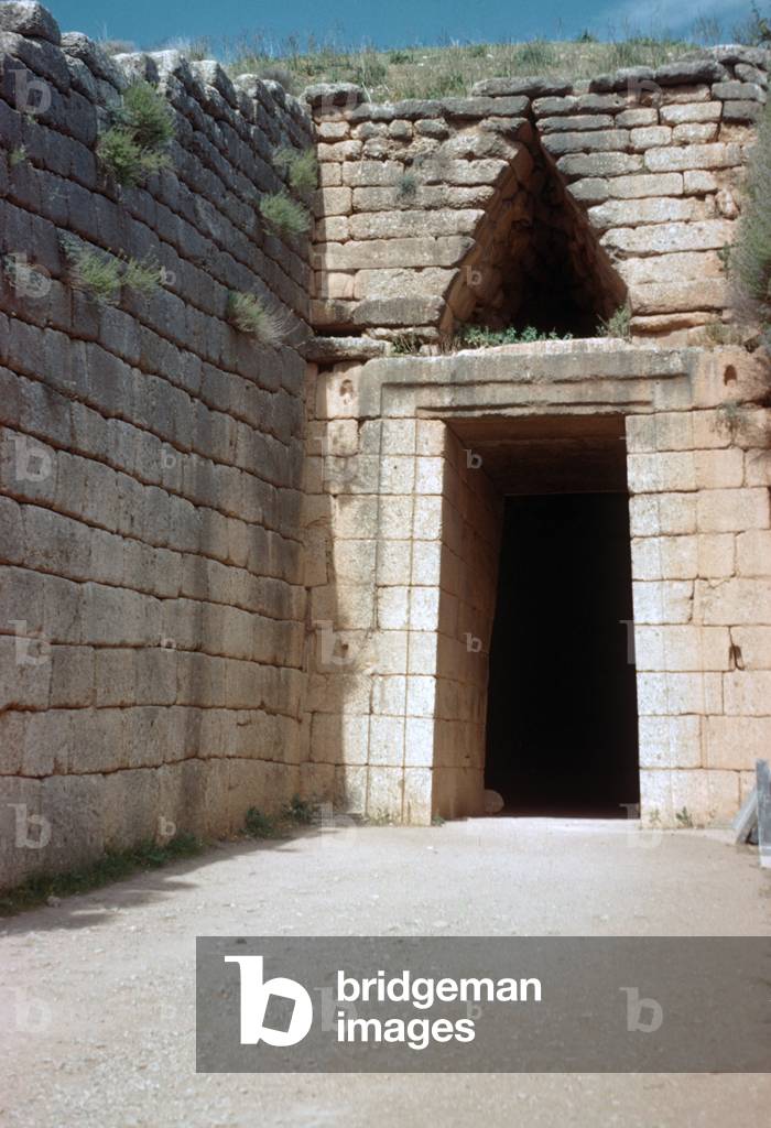 Entrance, 'Treasury of Atreus' beehive tomb (photo)
