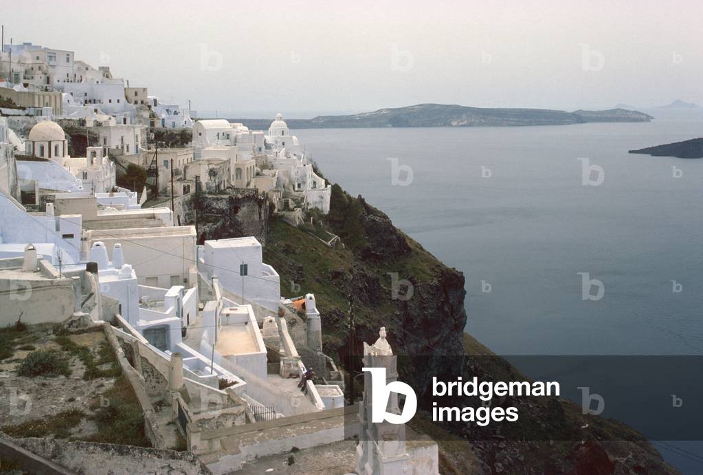 Terrace and view of the harbour and the Kaemenes (photo)