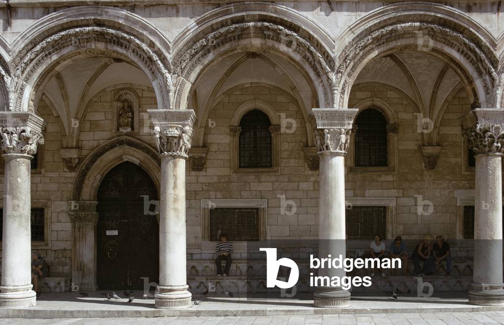 The Portico built by Florentine architect Salvi di Michiele in 1468 (photo)