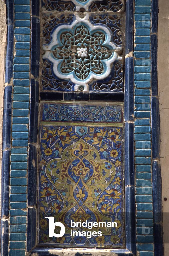 The ceiling of a tomb in the Shahr-i Zindah (photo)