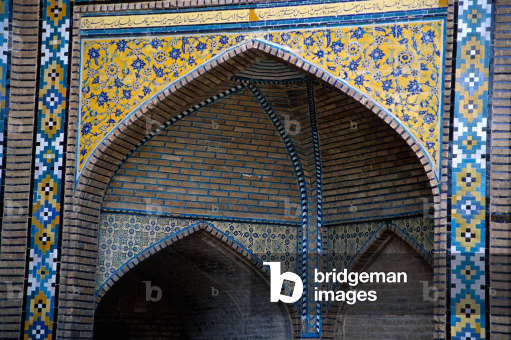 Detail of the Masjed-e Jame (photo)