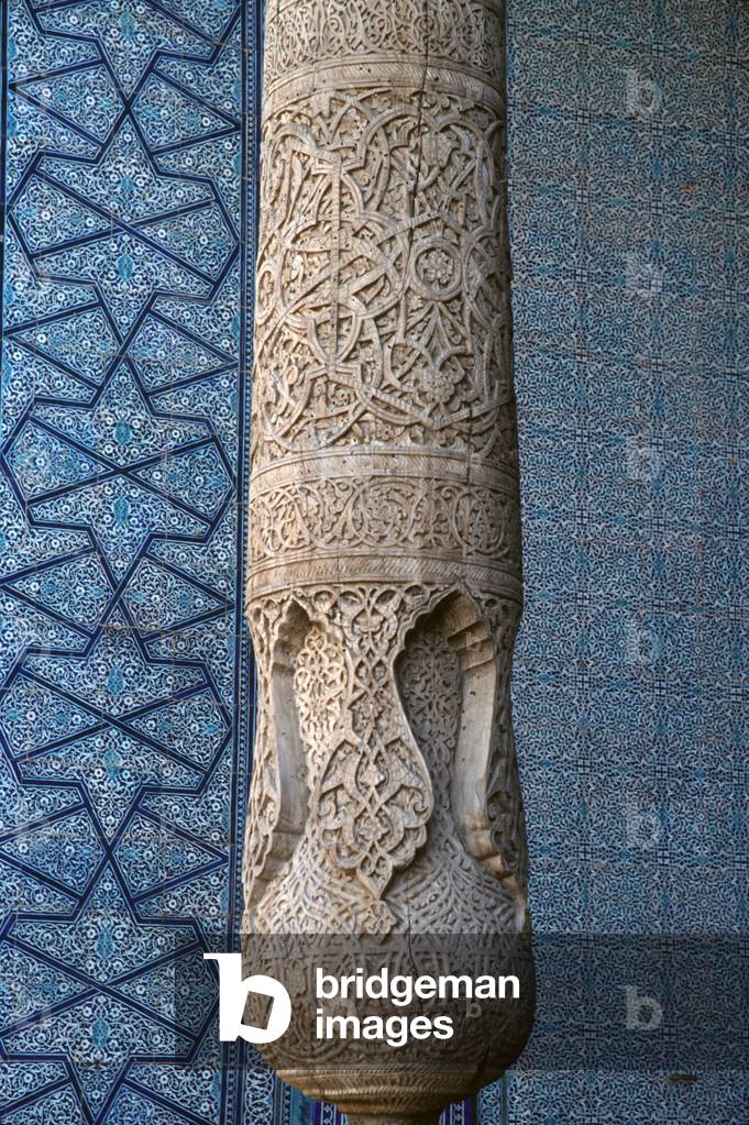 Column in the Harem, the Tash Hauli palace, built in the 1830s (photo)