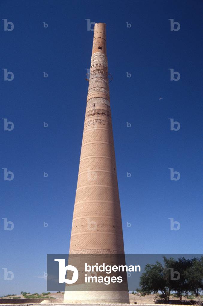 The Gutlug Timur minaret (photo)
