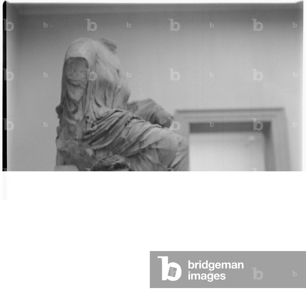 Michael Wishart at British Museum, portrait of bohemian painter and Soho habitue, British Museum, London, UK, mid 1950's (b/w photo)