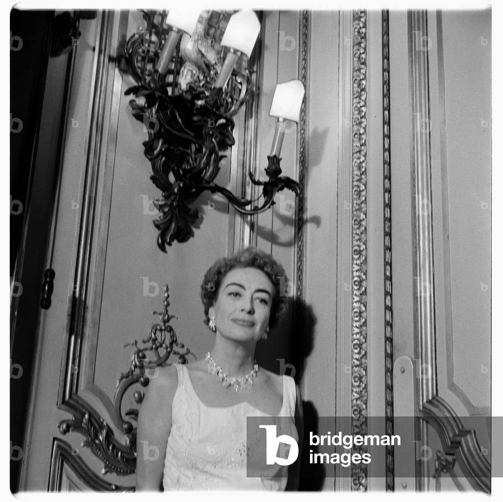 Joan Crawford (actress), portrait of Hollywood actress Joan Crawford at a press conference, London, UK, mid 1950's (b/w photo)