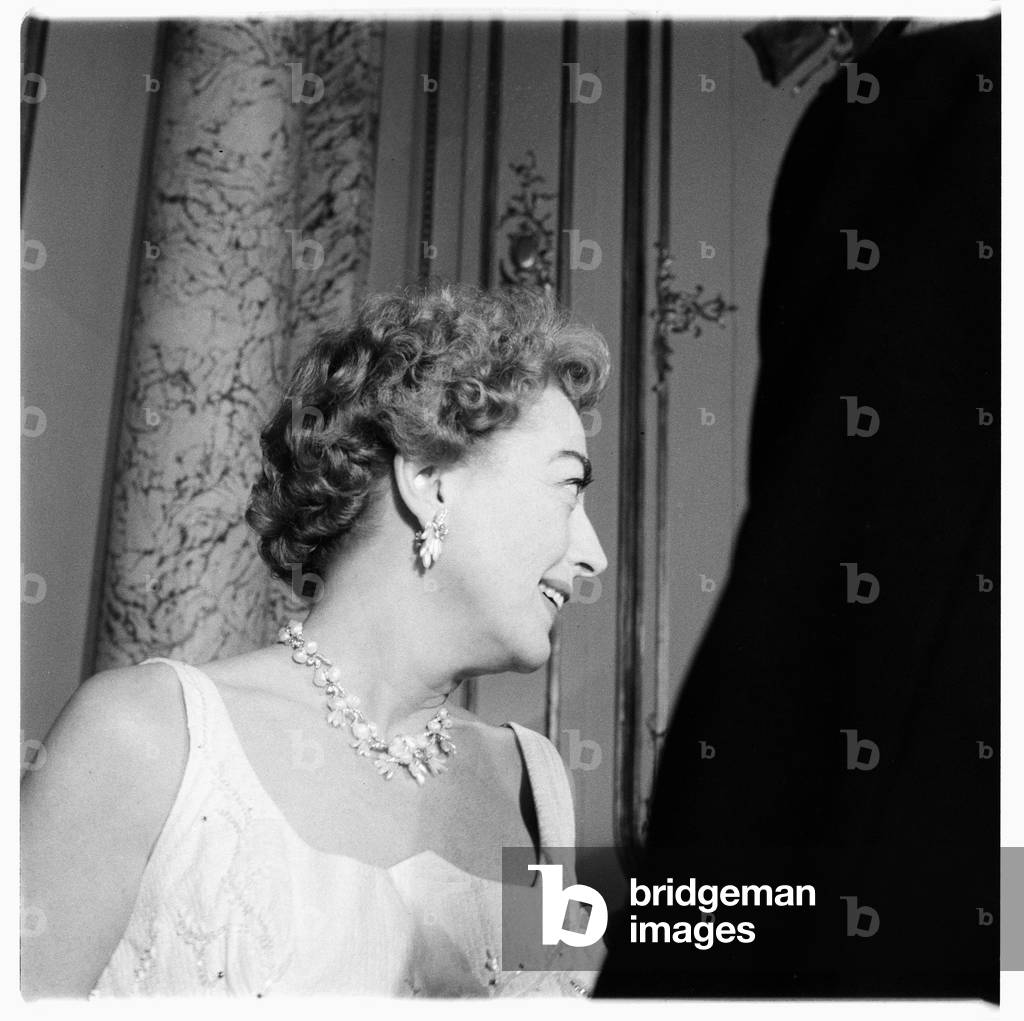 Joan Crawford (actress), portrait of Hollywood actress Joan Crawford at a press conference, London, UK, mid 1950's (b/w photo)