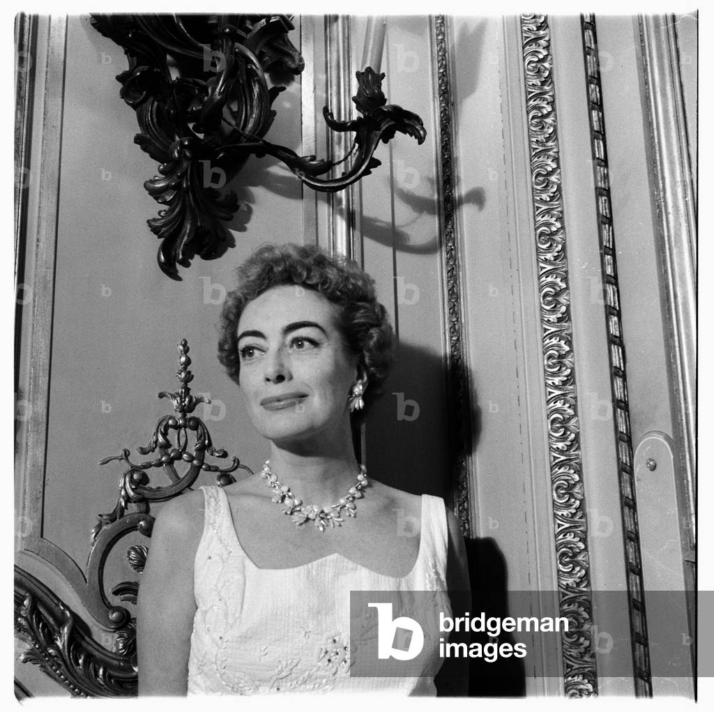 Joan Crawford (actress), portrait of Hollywood actress Joan Crawford at a press conference, London, UK, mid 1950's (b/w photo)