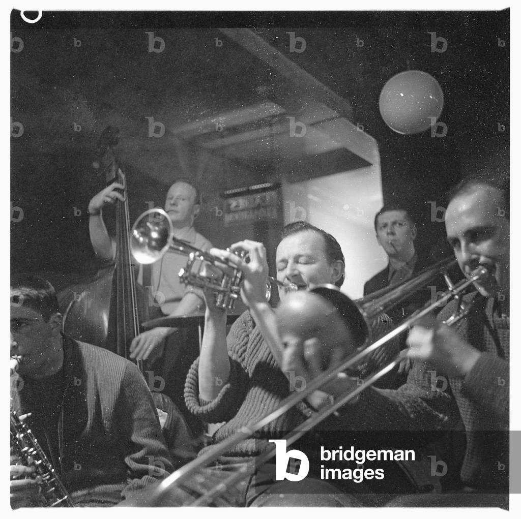 Humphrey Littleton, portrait of jazz musician Humphrey Littleton in 100 Club, Soho London early 1960's (b/w photo)