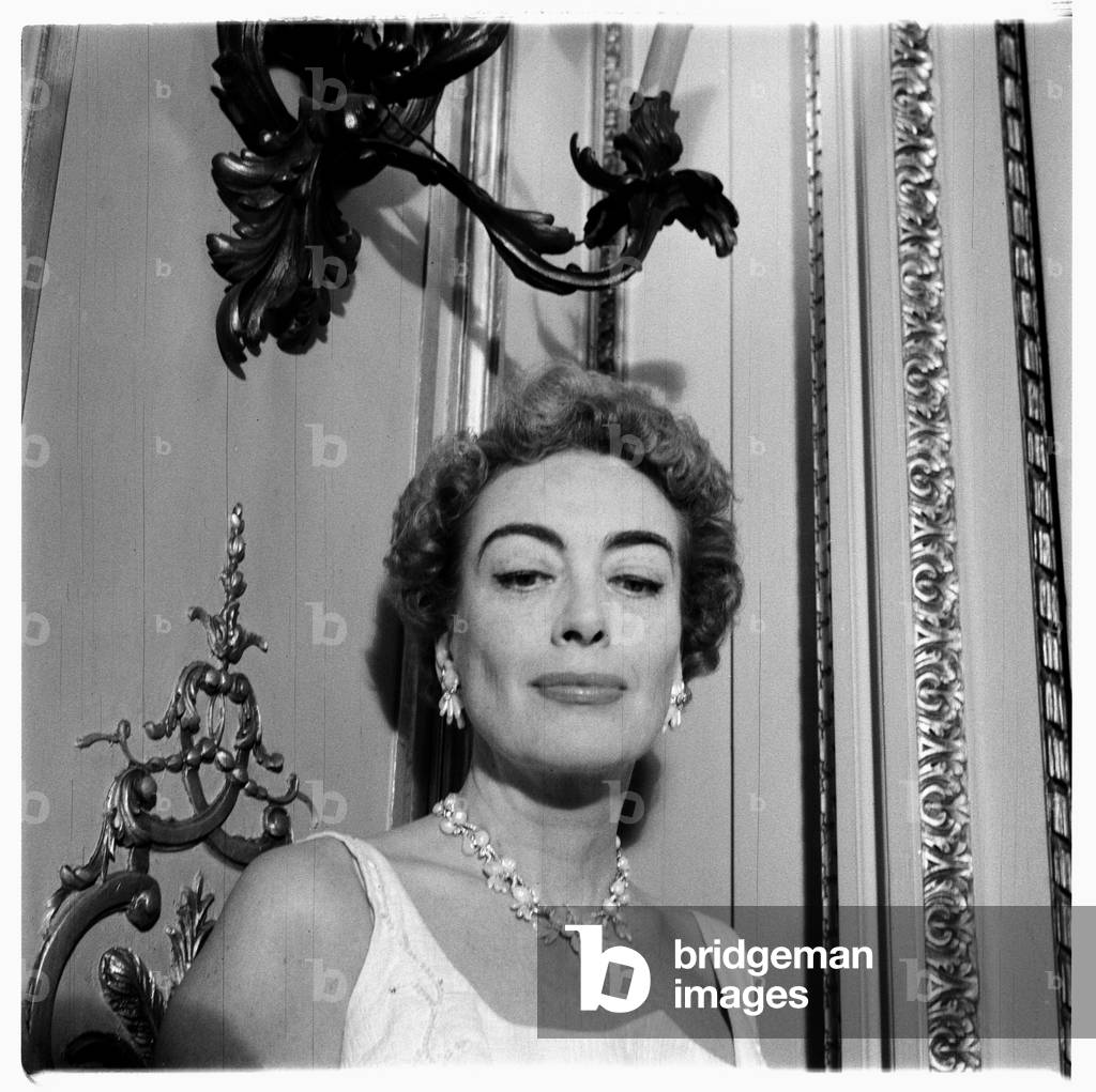 Joan Crawford (actress), portrait of Hollywood actress Joan Crawford at a press conference, London, UK, mid 1950's (b/w photo)