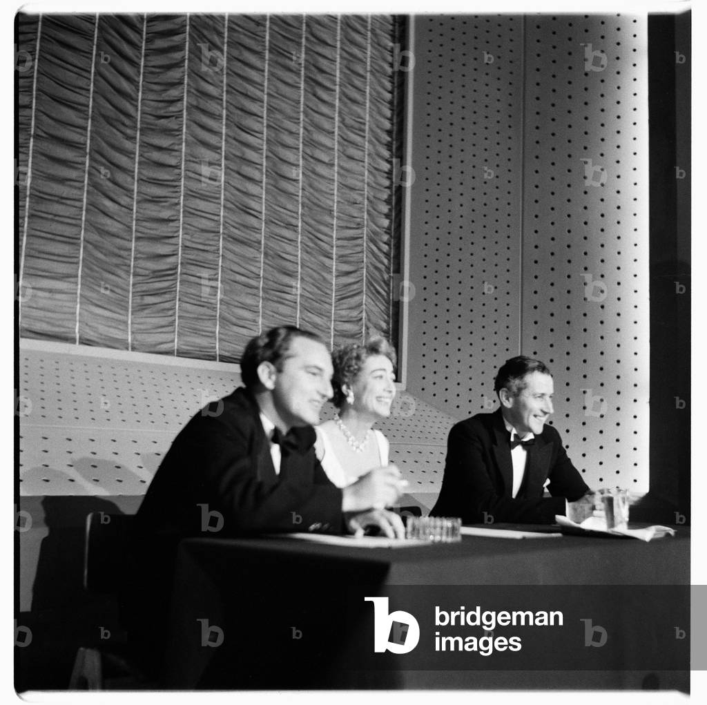 Joan Crawford (actress), portrait of Hollywood actress Joan Crawford at a press conference, London, UK, mid 1950's (b/w photo)