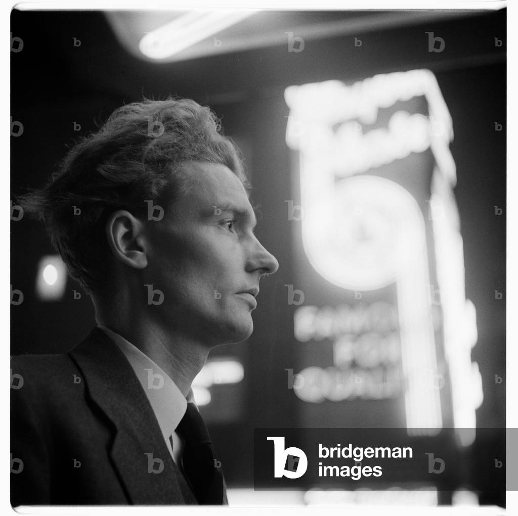 Paul Johnson, portrait of Paul Johnson, writer, author and editor of New Statesman, in street, Soho, London, UK, mid 1950's (b/w photo)