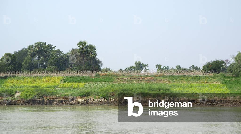 Myanmar - Burma: Marching on the edge of the Irrawaddy