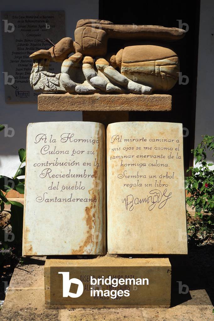 Tribute to the ant Culona degustee sechee by the inhabitants of the region: Barichara, Colombia (photo)