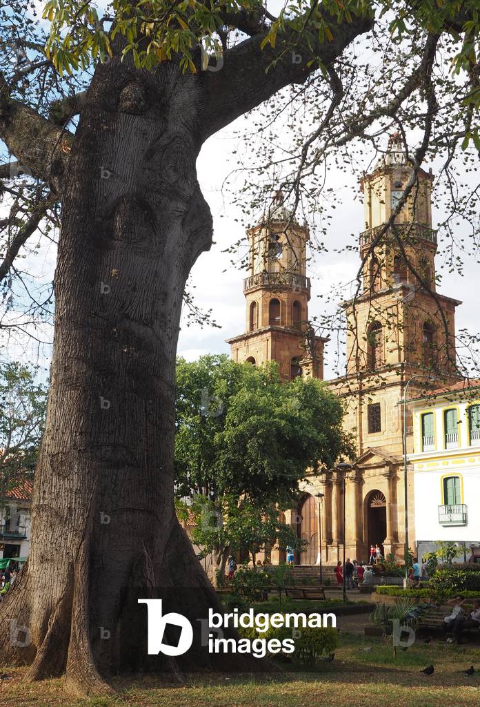 San Gil, cathedrale of Santa Cruz and oarc of freedom, San Gil province of Guanenta, Colombia (photo)