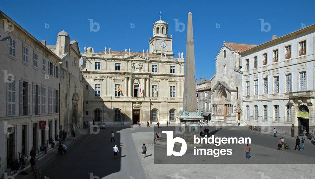 Place de la Republique, the City Hotel and the Church of St. Anne, both dating from the 17th century, the obelisque of the 4th century was discovered on the site of the Roman circus. Arles (Rhone mouths)
