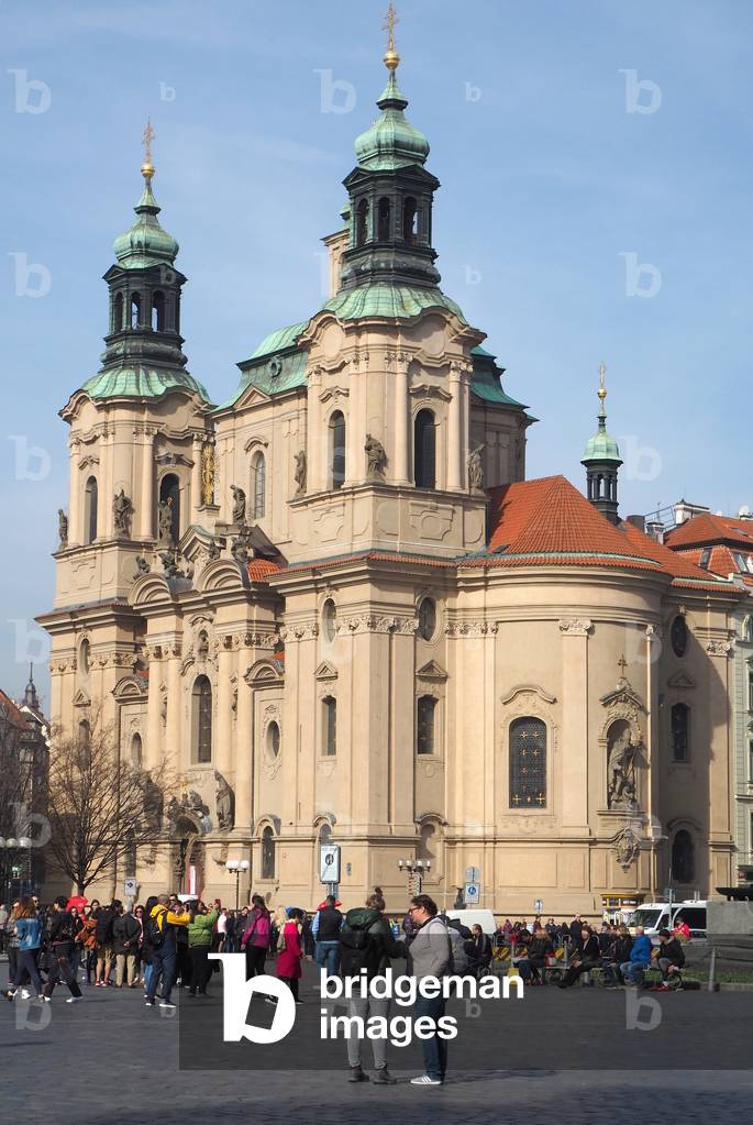 Prague, the capital of the Czech Republic, crossed by the river Vltava or Moldau in German. 1,295,000 inhabitants. Baroque town.
Saint Nicholas Church, Old Town Square