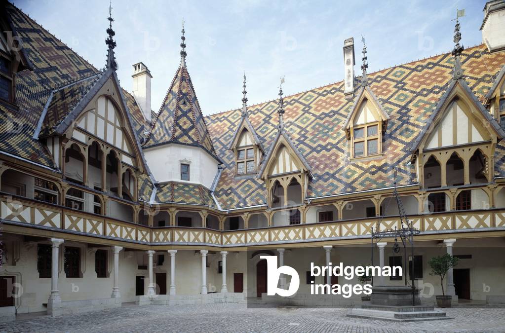 Exterior view of the courtyard of the Hospices Civiles de Beaune founded in 1443 by Chancellor Nicolas Rolin, Beaune (Cote d'Or).