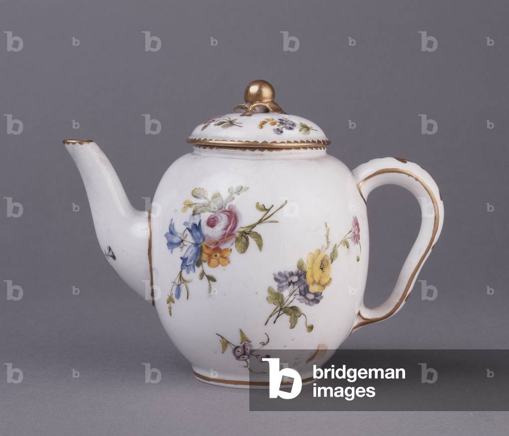 Manufacture de Sevres - teiere with lid and handle